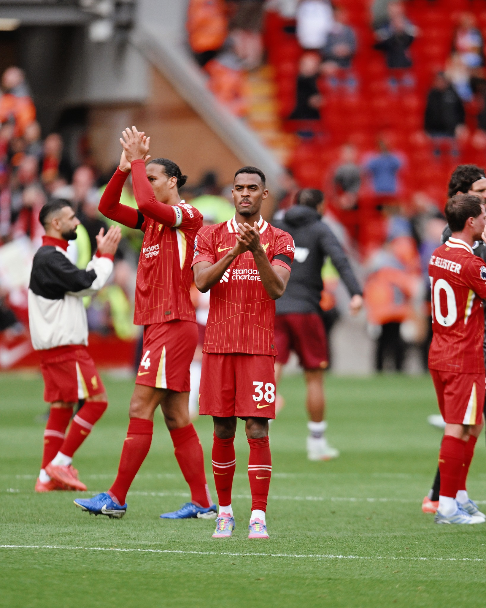 Liverpool Amankan Tiga Poin Krusial di Anfield: Gol Menit Akhir Virgil van Dijk Tundukkan West Ham 2-1