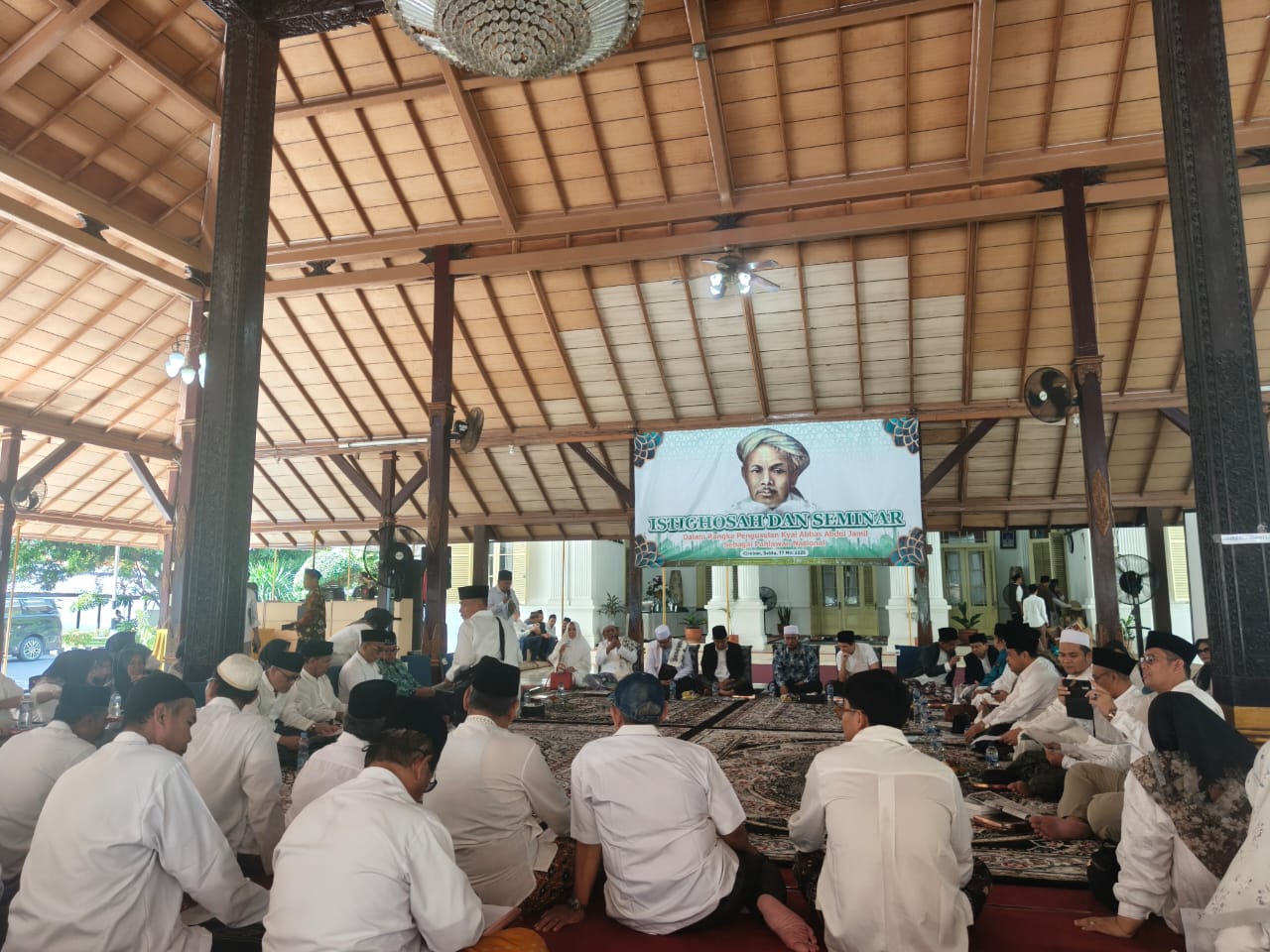 Ratusan Tokoh Cirebon Gelar Istighosah dan Seminar Pengajuan Pahlawan Nasional KH Abbas Abdul Jamil di Pendopo Bupati