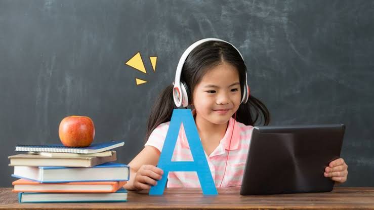 Perkenalan Anak Bahasa Global: Urgensi Dukungan dan Peran Keluarga